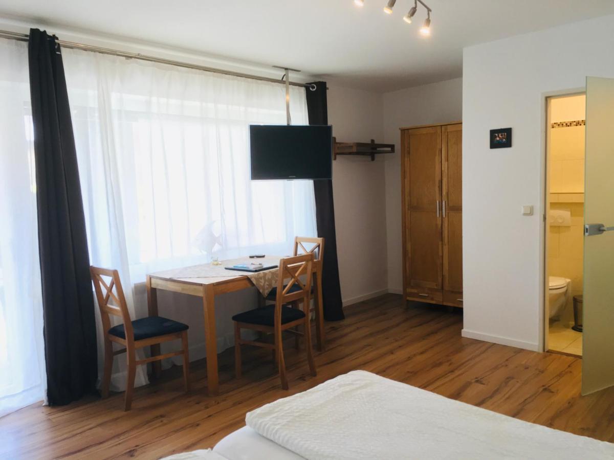 Gaestehaus Sommertal Mit Pool Im Garten, Eigener Parkplatz, 800M Zum Bodensee, 300M Zur Altstadt Meersburg Ngoại thất bức ảnh