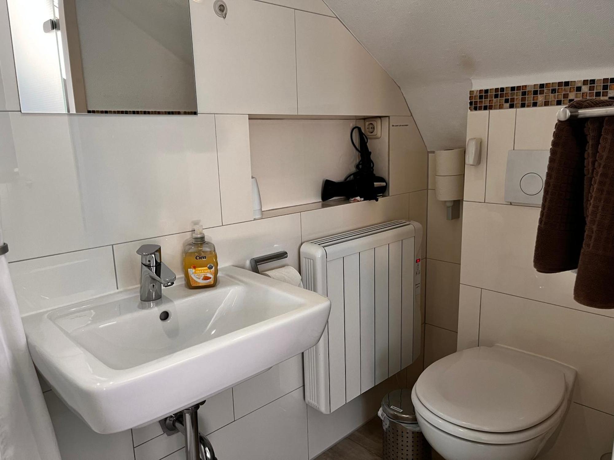 Gaestehaus Sommertal Mit Pool Im Garten, Eigener Parkplatz, 800M Zum Bodensee, 300M Zur Altstadt Meersburg Ngoại thất bức ảnh