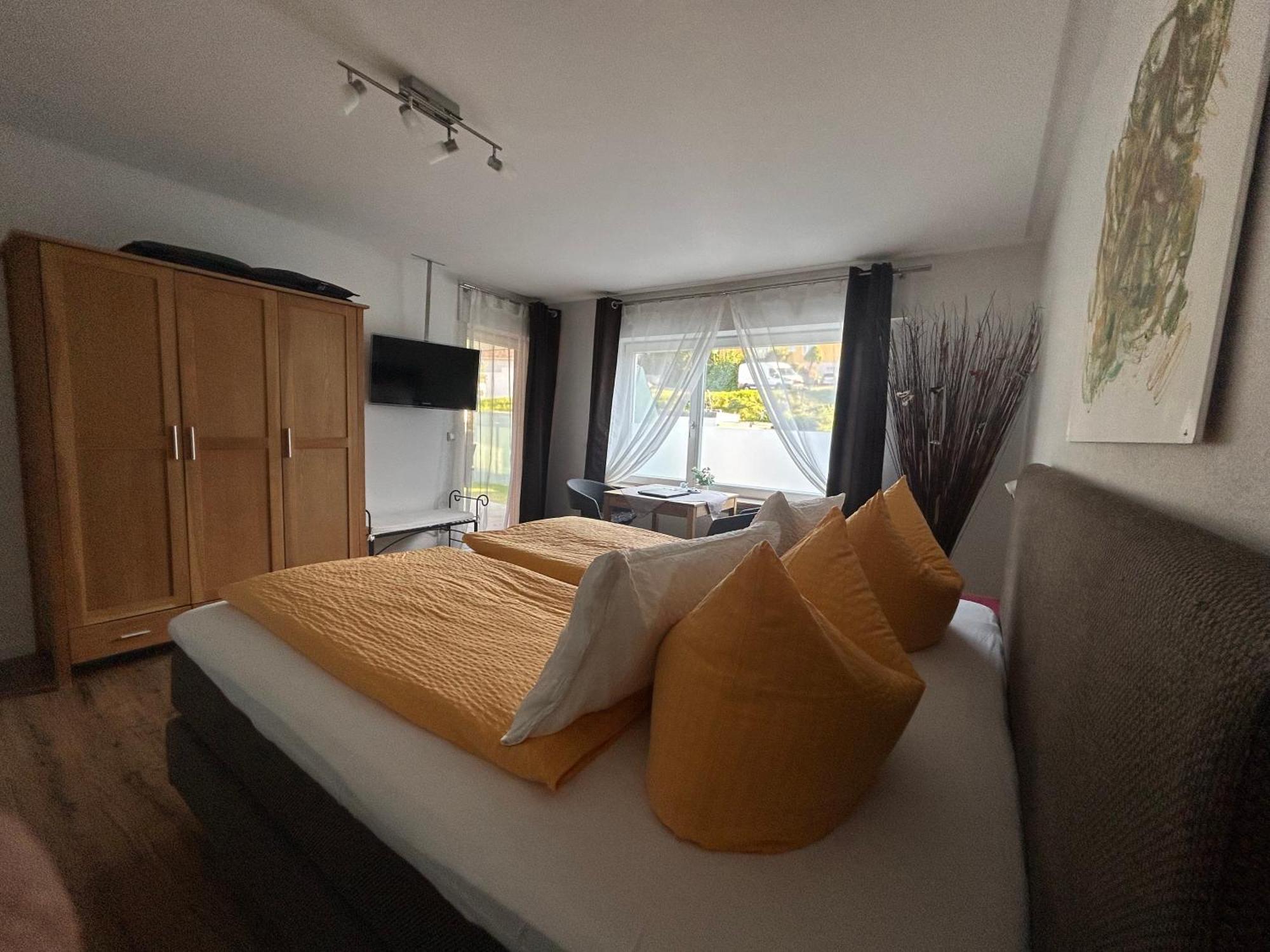 Gaestehaus Sommertal Mit Pool Im Garten, Eigener Parkplatz, 800M Zum Bodensee, 300M Zur Altstadt Meersburg Phòng bức ảnh